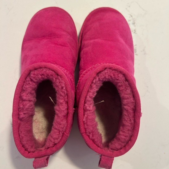 UGG Kids Classic Ultra Mini Boots in Vibrant Fuchsia - Picture 3 of 4
